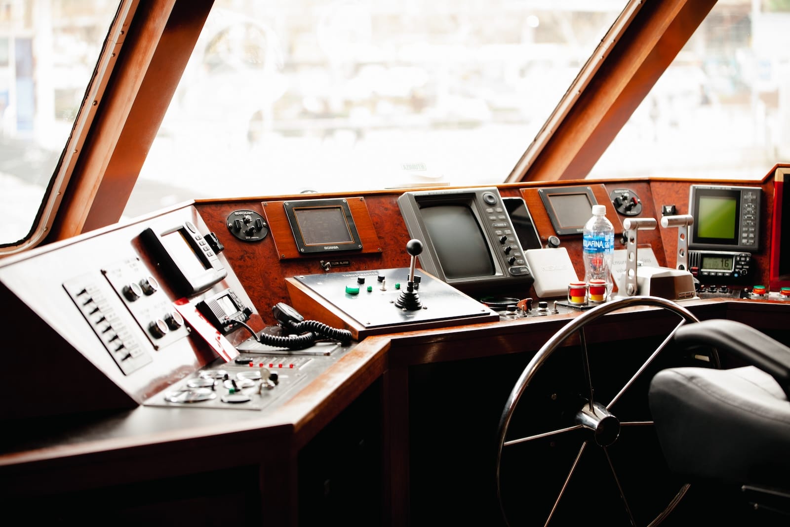 inside-of-wheelhouse-of-the-ship-captains-contro-2024-05-27-02-20-08-utc